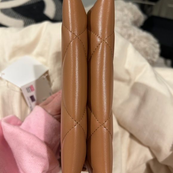 23 Chanel 19 Wristlet brown leather caramel - Picture 3 of 7